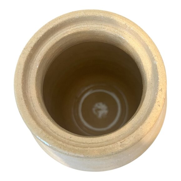 1985 Handmade Beige Stoneware Pottery Jar, Lid & Blue Floral Design Signed 7" - Picture 6 of 9